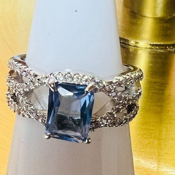 Ring Bomb Party Ring, size 7, NWOT - Picture 1 of 4